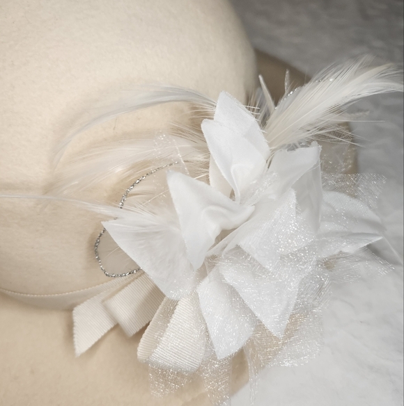 60s Floral Feathered Bowler Hat - Picture 13 of 15